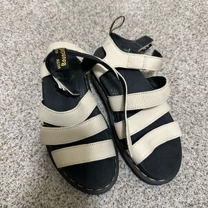 Dr Martens Blaire sandal